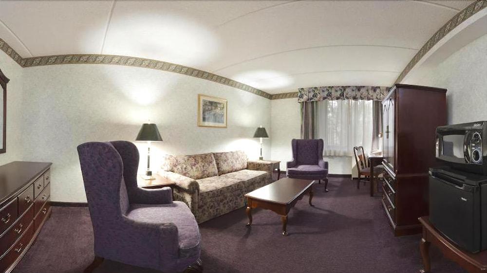 Clarion Hotel & Conference Center Ronkonkoma Buitenkant foto