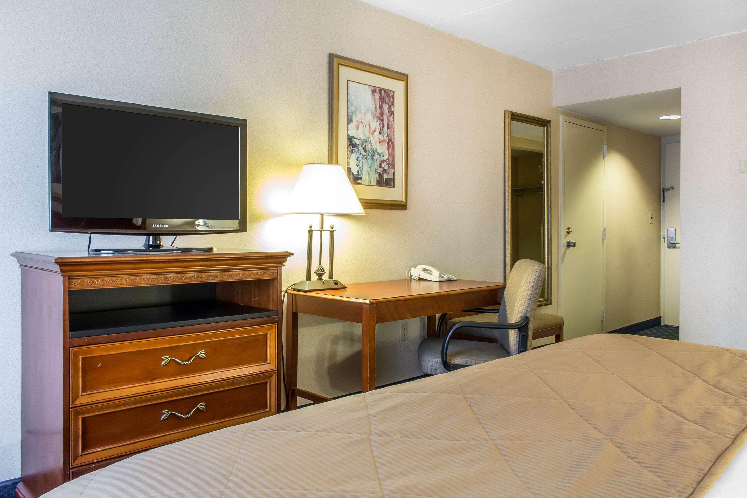 Clarion Hotel & Conference Center Ronkonkoma Buitenkant foto